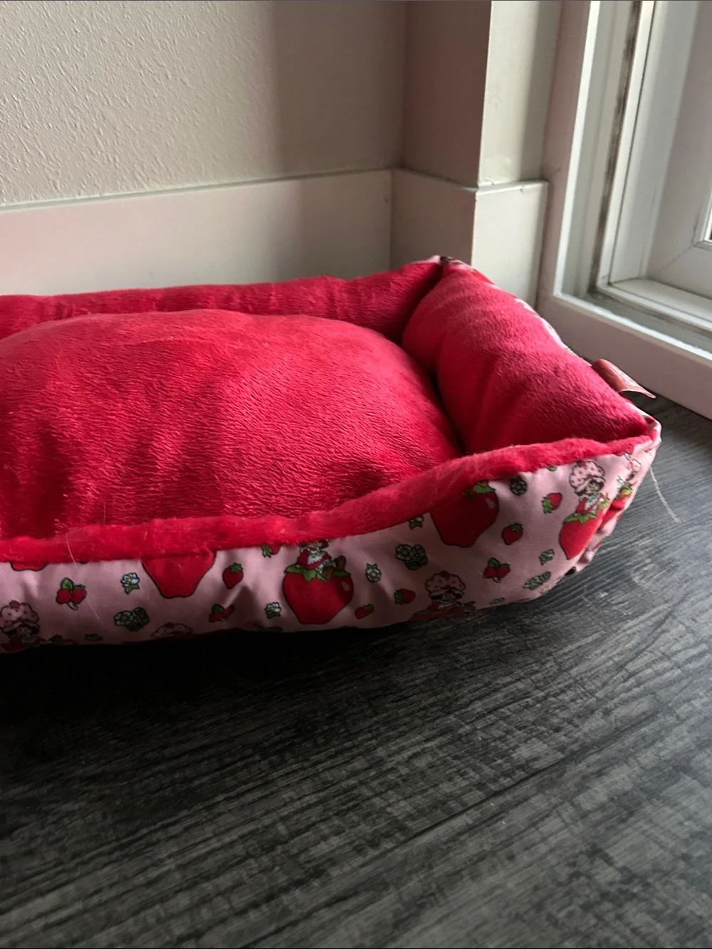 Strawberry shortcake Small Pet Bed - Cozy Lounger